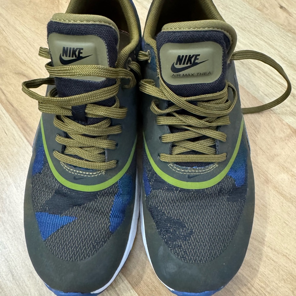 Womens Nike Size 7 Blue and Green Sneakers Camo Print Air max Theo Casual Boho